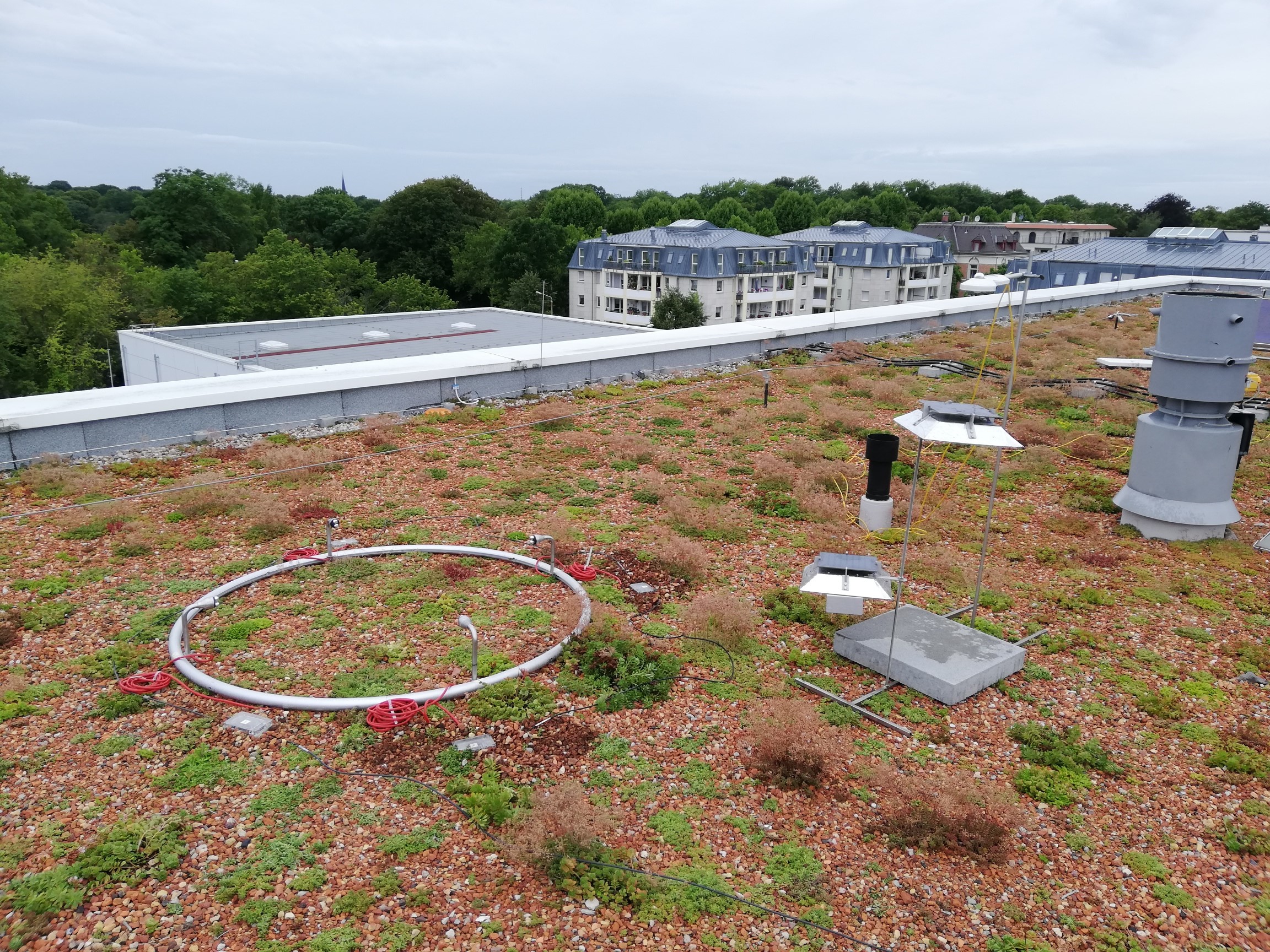 Measurement technology for recording the energy balance components: Acoustic sensors and air temperature measurement Measurement technology for recording the energy balance components: Acoustic sensors and air temperature measurement